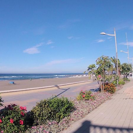 Spacious 1 Bedroom Apartment, Beach Front, Torrox Costa Εξωτερικό φωτογραφία