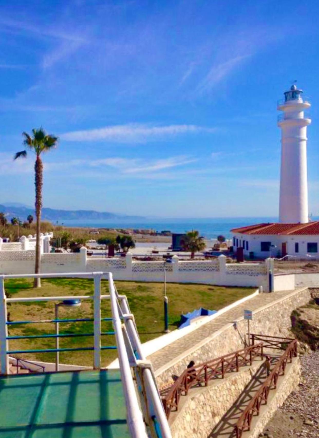 Spacious 1 Bedroom Apartment, Beach Front, Torrox Costa Εξωτερικό φωτογραφία