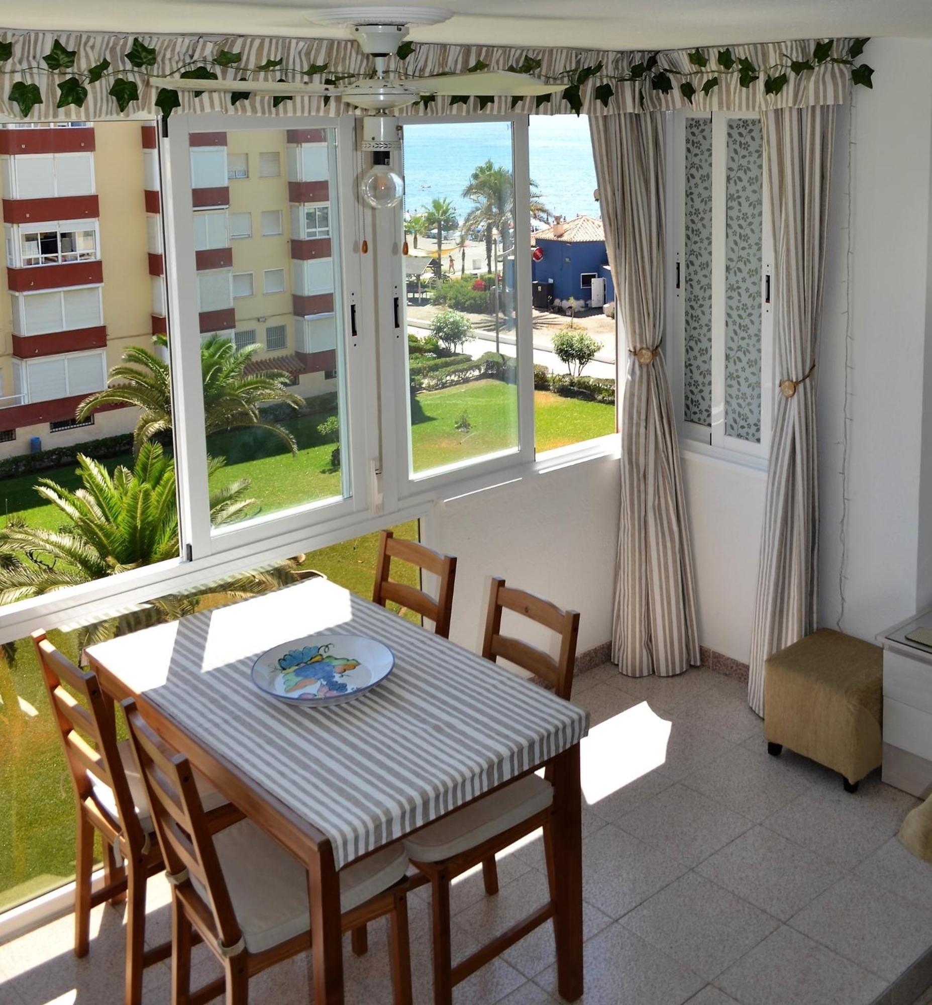 Spacious 1 Bedroom Apartment, Beach Front, Torrox Costa Εξωτερικό φωτογραφία
