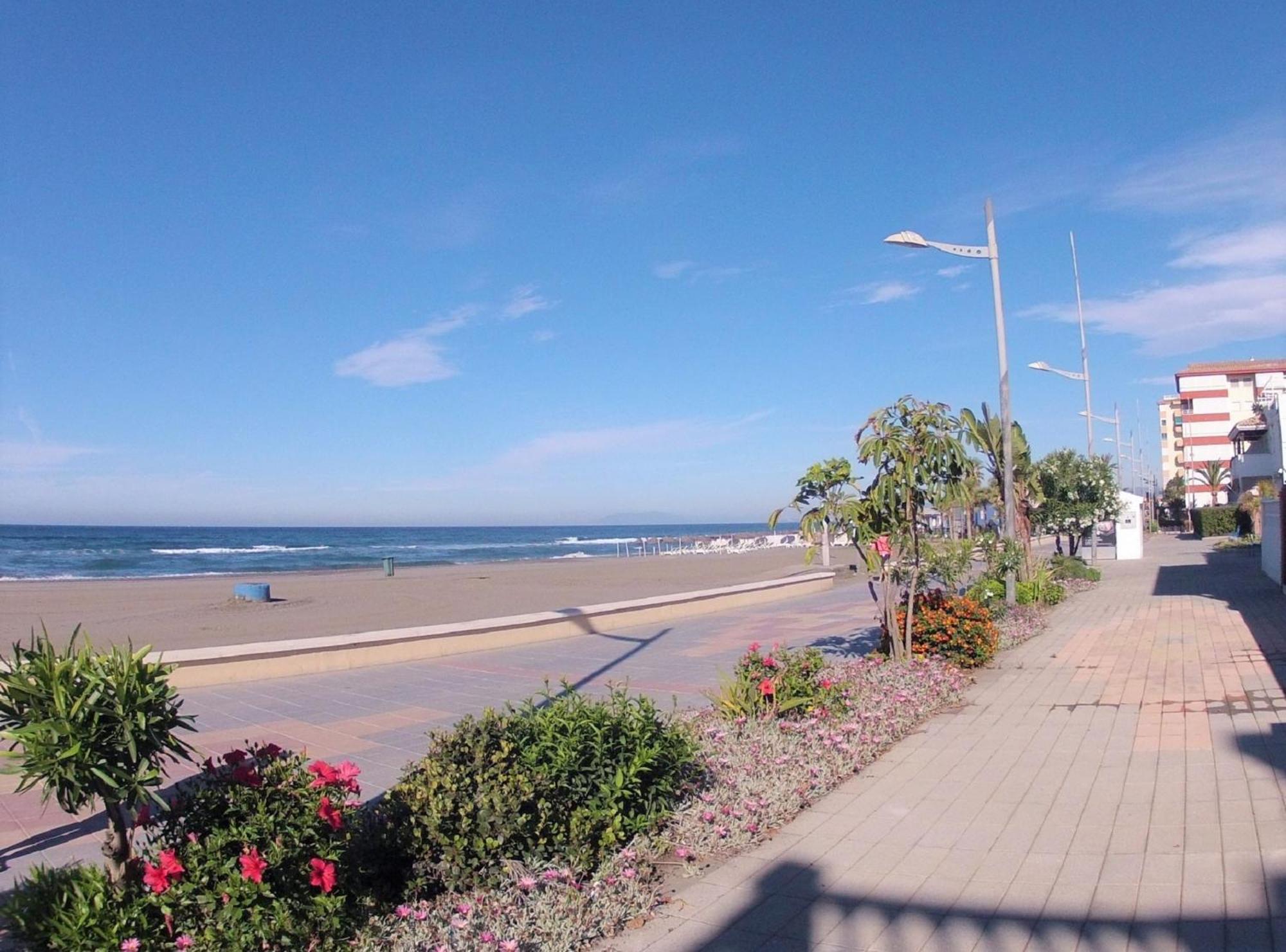 Spacious 1 Bedroom Apartment, Beach Front, Torrox Costa Εξωτερικό φωτογραφία