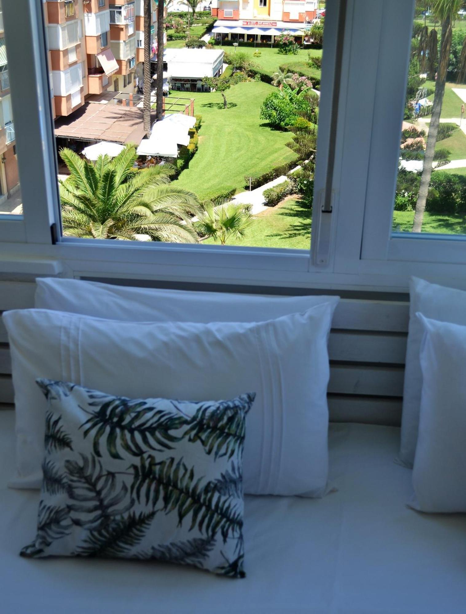 Spacious 1 Bedroom Apartment, Beach Front, Torrox Costa Εξωτερικό φωτογραφία