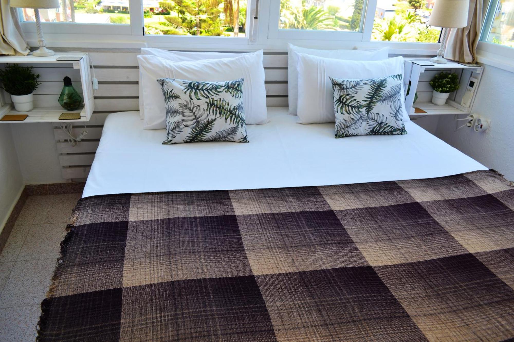 Spacious 1 Bedroom Apartment, Beach Front, Torrox Costa Εξωτερικό φωτογραφία