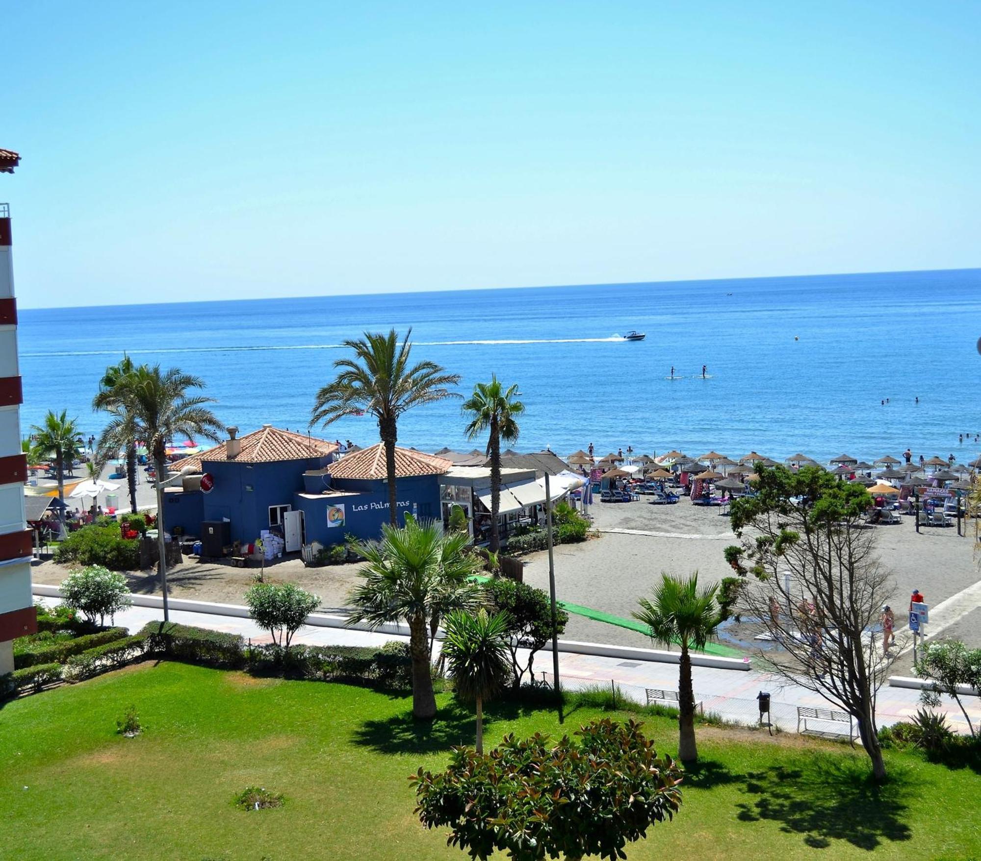Spacious 1 Bedroom Apartment, Beach Front, Torrox Costa Εξωτερικό φωτογραφία