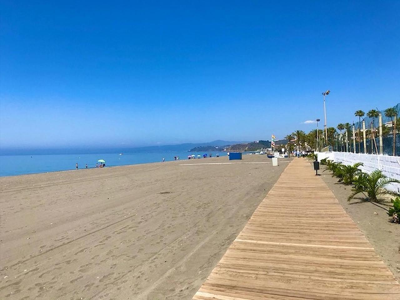 Spacious 1 Bedroom Apartment, Beach Front, Torrox Costa Εξωτερικό φωτογραφία